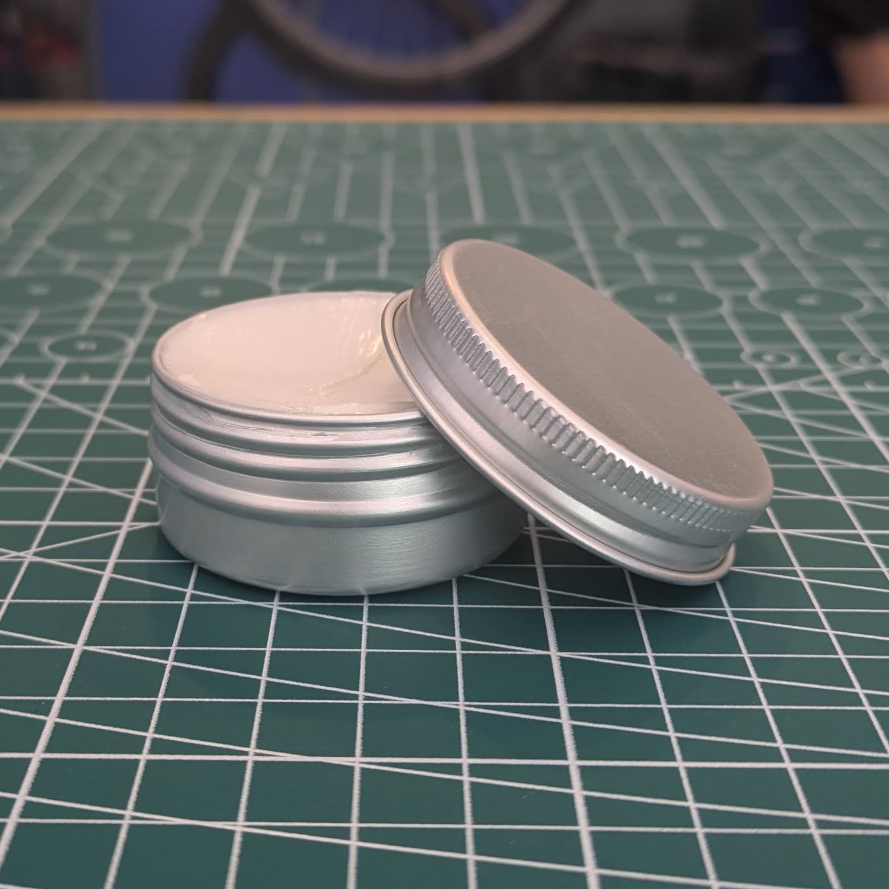 PXL_20260327_110148085 Klüber ISOFLEX TOPAS NB 52 Grease for eBike Motors - Image 1
